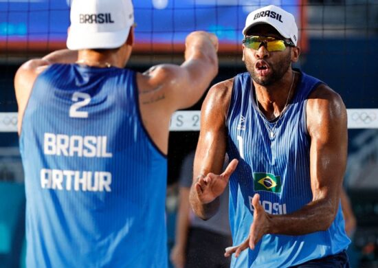  A dupla brasileira Evandro e Arthur Lanci garantiram sua segunda vitória na fase preliminar do vôlei de praia nas Olimpíadas de 2024.