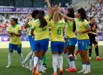 A seleção brasileira feminina de futebol perdeu por 2 a 0 para a Espanha nesta quarta-feira (31), no fim da fase de grupos das Olimpíadas de 2024.