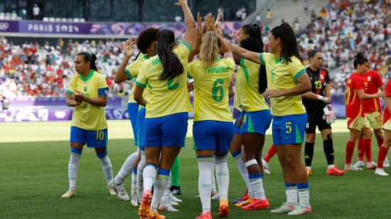 A seleção brasileira feminina de futebol perdeu por 2 a 0 para a Espanha nesta quarta-feira (31), no fim da fase de grupos das Olimpíadas de 2024.