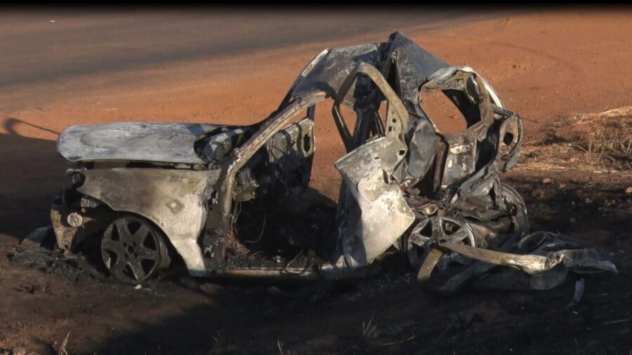 Carro pegou fogo e condutor morreu carbonizado - Foto: Reprodução/TV Norte Tocantins