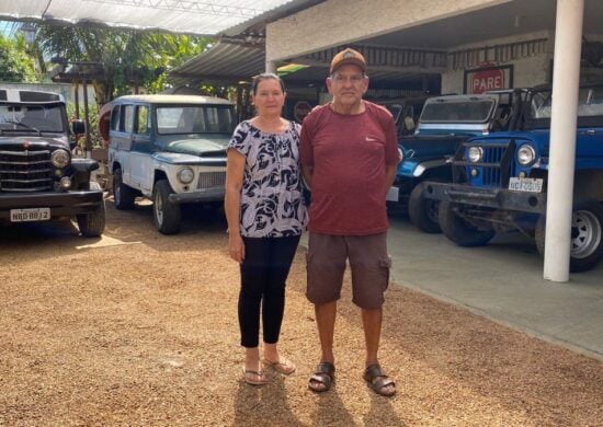 Aposentado monta garagem com coleção de carros antigos em Vilhena