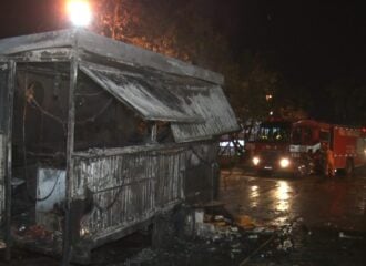 Trailer de lanches pegou fogo e ficou totalmente destruído - Foto: Elias Viana