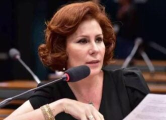 O ministro Alexandre de Moraes, do Supremo Tribunal Federal (STF), autorizou a abertura de uma investigação contra a deputada federal Carla Zambelli (PL-SP).