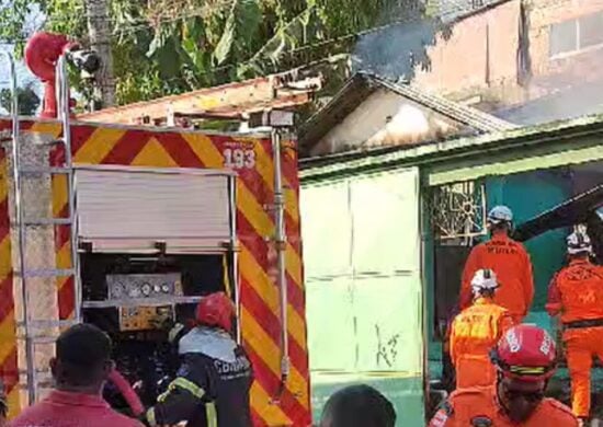 Devido a doença, a idosa não encontrou a chave da porta e foi consumida pelo fogo - Foto: Reprodução/Vídeo/WhatsApp