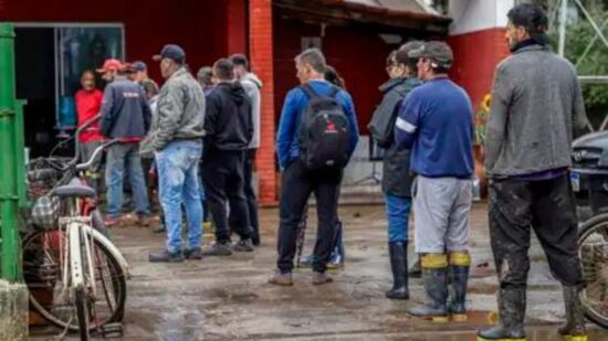 O Auxílio Reconstrução estabelece que o responsável familiar que prestar informação falsa deverá ressarcir à União o valor - Foto: Bruno Peres/Agência Brasil