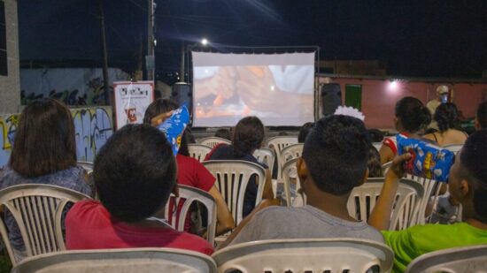 Projeto social leva tela de cinema nas comunidades de Manaus - Foto: Divulgação