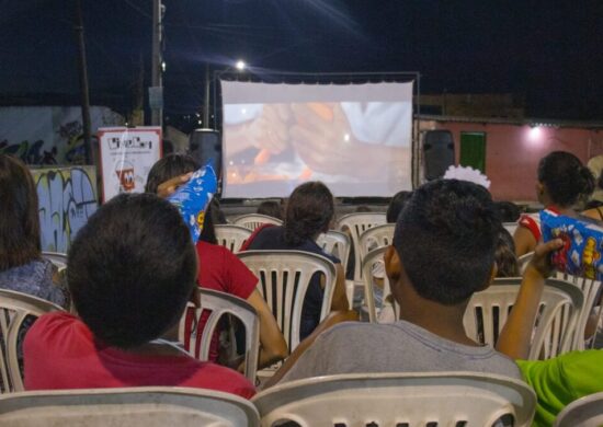 Projeto social leva tela de cinema nas comunidades de Manaus - Foto: Divulgação