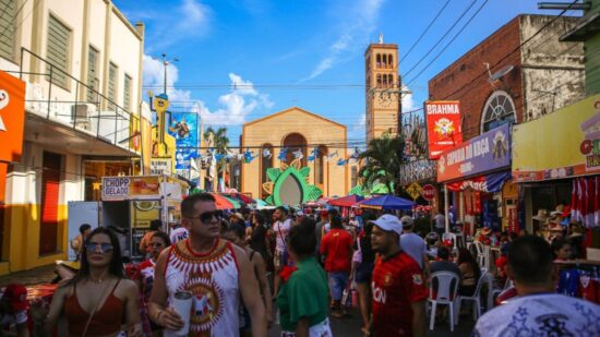 Festival de Parintins injeta mais de R$ 180 milhões na economia