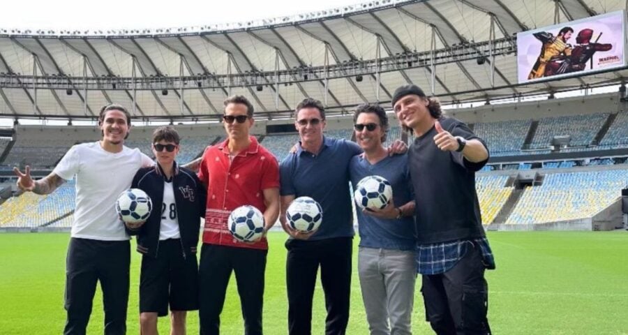 Pedro e David Luiz receberam Ryan Reynolds e Hugh Jackman no Maracanã - Foto: Reprodução / Instagram @vancityreynolds