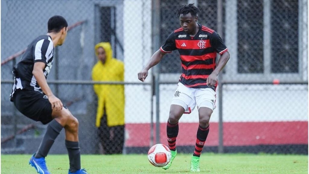 Flamengo adquiriu 70% do atacante Shola - Foto: @flamengo