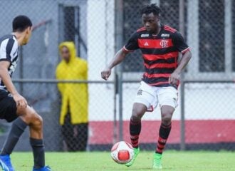 Flamengo adquiriu 70% do atacante Shola - Foto: @flamengo