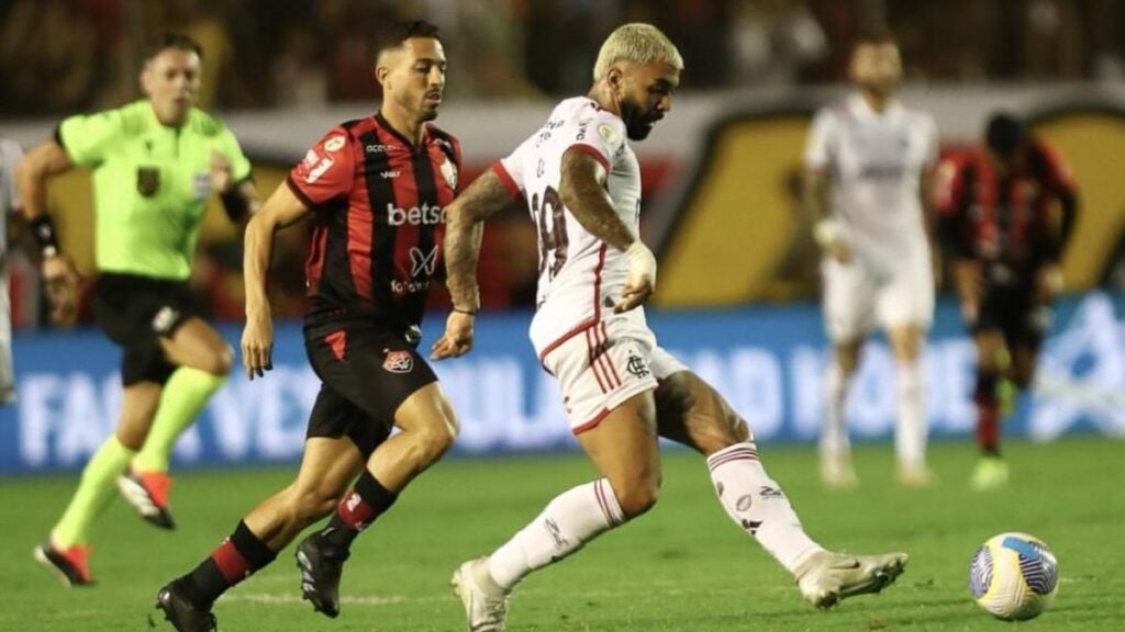 Gabigol ajudou o Flamengo a vencer o Vitória - Foto: Gilvan de Souza / CRF