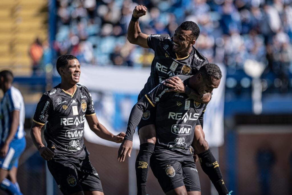 Jô marcou seu 3º gol na Série B - Foto: Léo Piva