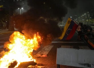 Protestos em Caracas após anúncio da vitória de Maduro nas eleições