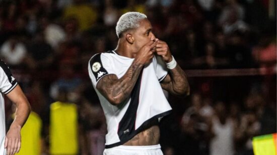 Vasco enfrenta o Bahia nesta segunda-feira (28)