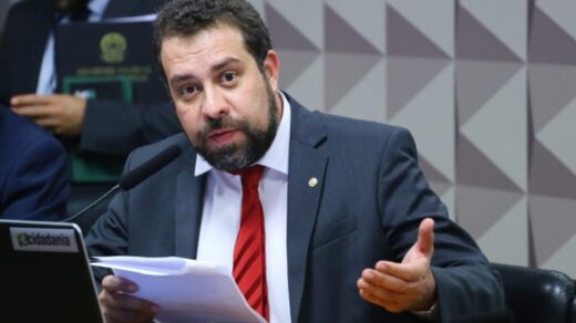 "Lamentável", diz Boulos após fala de Maduro sobre urnas no Brasil.