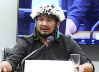 Indígena Beto Goés, representante da Associação Yanomami do Rio Cauaburis e Afluentes fez críticas durante sessão na Câmara