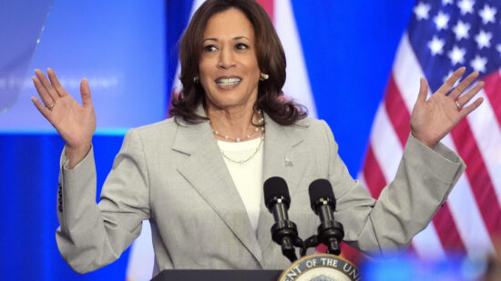 Kamala Harris, falando em um evento em 1º de maio de 2024, em Jacksonville, no estado da Flórida - Foto: John Raoux/Associated Press/Estadão Conteúdo