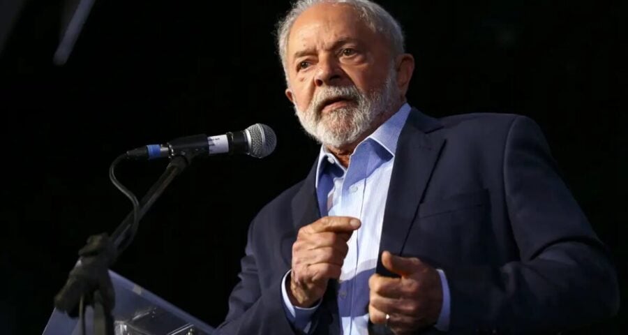 Lula é melhor do que Bolsonaro para 41% dos brasileiros, diz pesquisa.