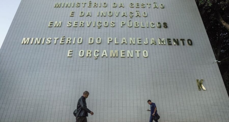 Servidores públicos terão proteção contra assédio no trabalho.