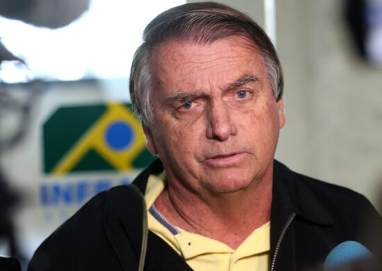 Jair Bolsonaro comentou nas redes sociais o atentado a tiros contra Trump.