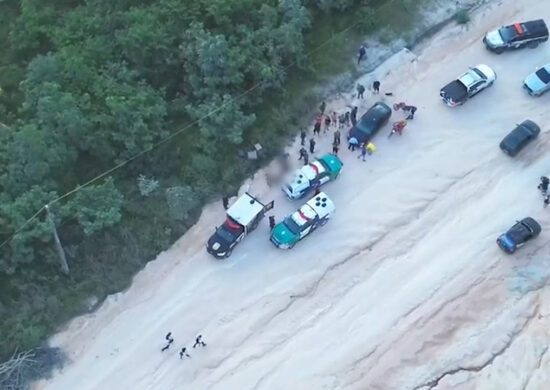 Polícia encontrou o corpo de um idoso enrolado em um colchão em um tonel em Manaus. Foto: Reprodução/TV Norte Amazonas.