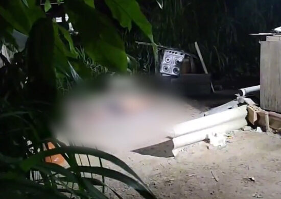 Homem é morto a pauladas por 'tribunal do crime' na noite desta segunda (16) da Zona Norte de Manaus. Foto: Reprodução/TV Norte Amazonas.