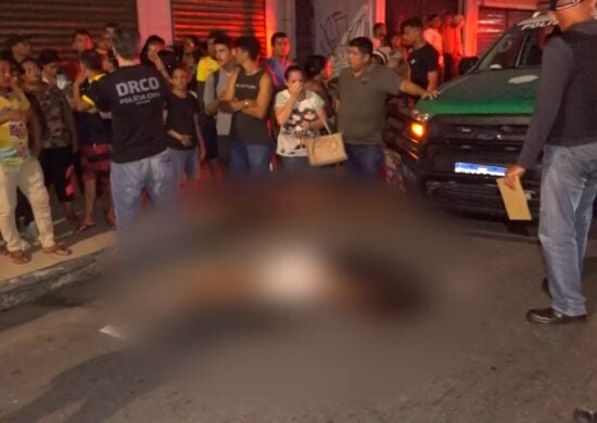 Mulher morreu atropelada ao tentar atravessar a Avenida Autaz Mirim, no Bairro São José, Zona Leste de Manaus. Foto: Reprodução/TV Norte Amazonas.