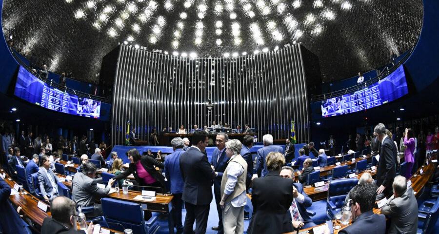 Senadores farão esforço para votar desoneração e dívida dos estados.