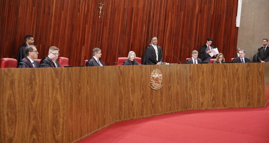 Sessão plenária do TSE durante julgamento nesta quinta-feira (1°). Foto: Alejandro Zambrana/Secom/TSE