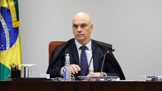 O pedido de impeachment do ministro do STF Alexandre de Moraes conta com 101 assinaturas no primeiro dia