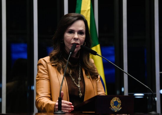 Em discurso, à tribuna, senadora Professora Dorinha (União-TO) defende governador de Tocantins.