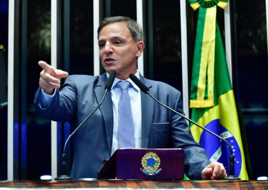 Senador Marcio Bittar (União-AC) afirma que Bolsonaro não tem culpa por incêndios na Amazônia.