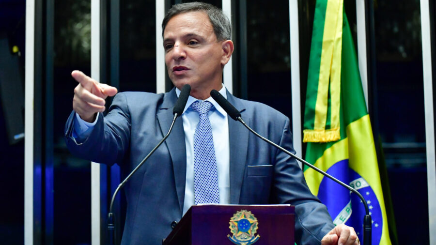 Senador Marcio Bittar (União-AC) afirma que Bolsonaro não tem culpa por incêndios na Amazônia.