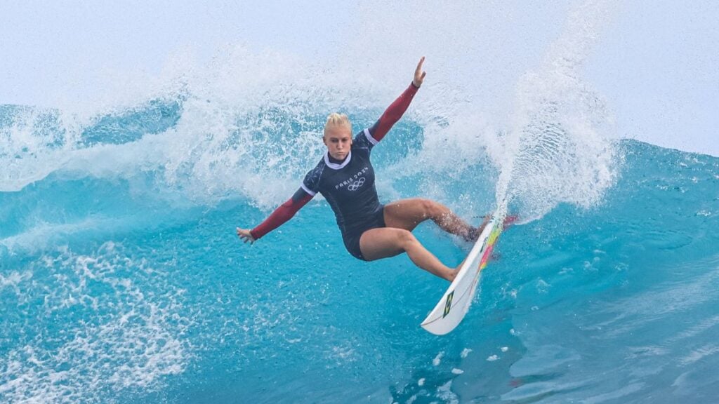 As brasileiras Tatiana Weston-Webb e Luana Silva estão nas quartas de final do surfe feminino das Olimpíadas de Paris 2024.