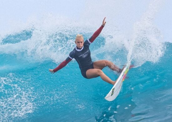 As brasileiras Tatiana Weston-Webb e Luana Silva estão nas quartas de final do surfe feminino das Olimpíadas de Paris 2024.