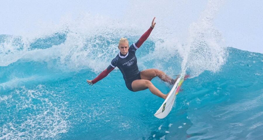 As brasileiras Tatiana Weston-Webb e Luana Silva estão nas quartas de final do surfe feminino das Olimpíadas de Paris 2024.