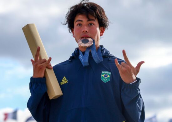 Augusto Akio conquistou sua primeira medalha no skate park das Olimpíadas de Paris 2024.