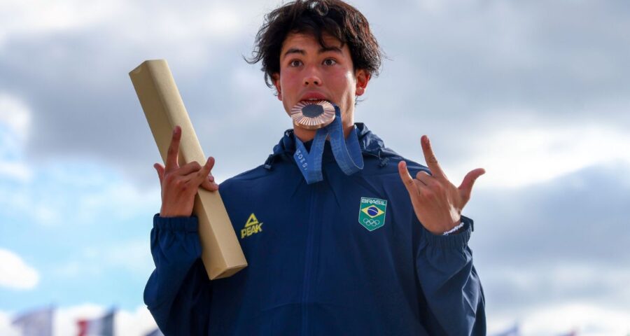 Augusto Akio conquistou sua primeira medalha no skate park das Olimpíadas de Paris 2024.