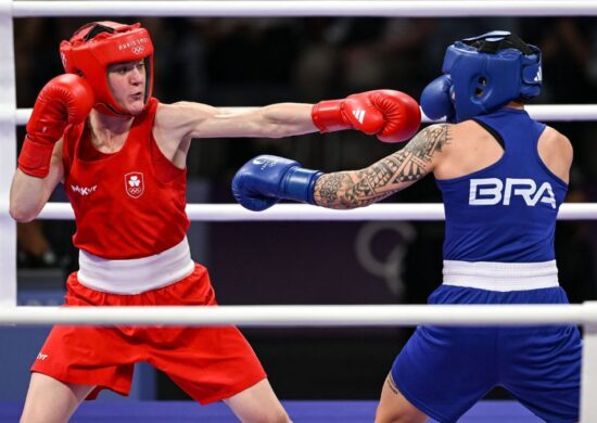 Bia Ferreira perdeu para a irlandesa Kellie Harrington na semifinal do boxe feminino até 60 kg das Olimpíadas de Paris 2024 neste sábado (3).