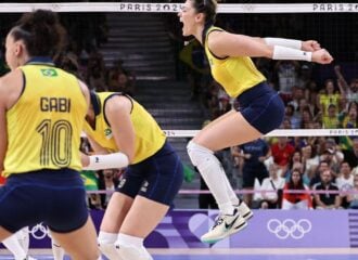 Brasil conquista bronze no vôlei feminino das Olimpíadas 2024.