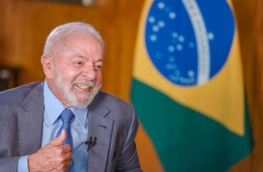 Lula inaugura fábrica