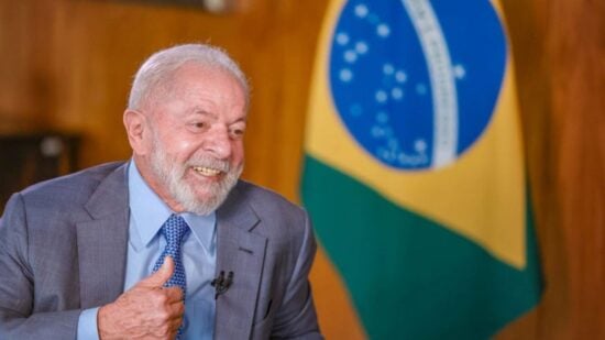 Lula inaugura fábrica