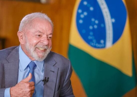 Lula inaugura fábrica