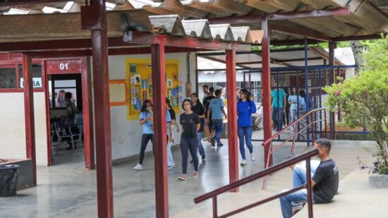 Aulas estão mantidas, mesmo com cortina de fumaça sobre o DF - Foto: Joel Rodrigues/Agência Brasília