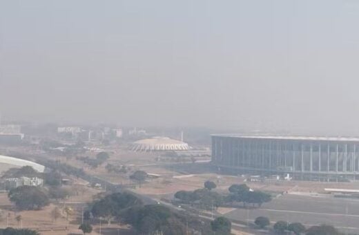 Brasília amanhece coberta por fumaça — Foto: Claudeny Batista