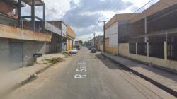 Jovem foi baleado e saiu correndo pela rua - Foto: Google Maps