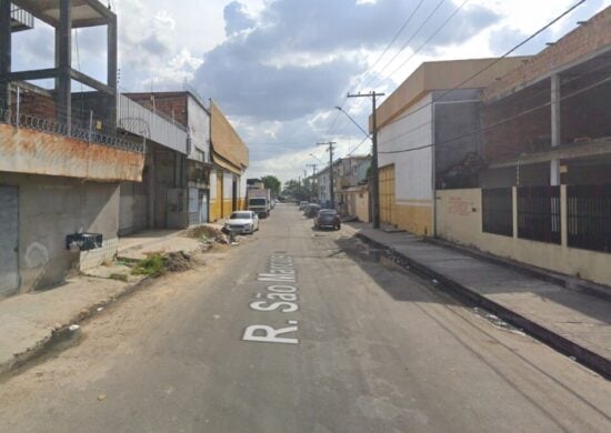 Jovem foi baleado e saiu correndo pela rua - Foto: Google Maps