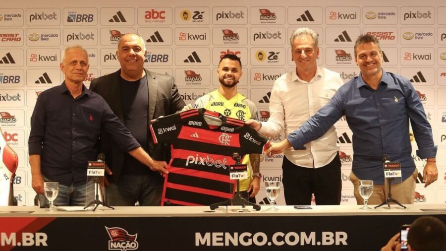 Michael foi apresentado pelo Flamengo nesta sexta-feira - Foto: Gilvan de Souza / CRF