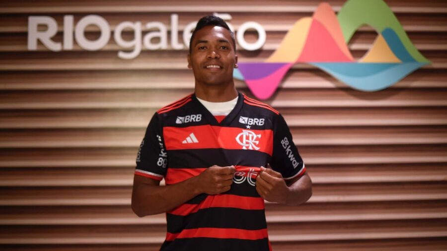 Alex Sandro desembarcou no Rio do Janeiro - Foto: X @flamengo